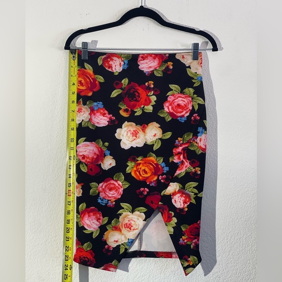 Guess Scuba Floral Skirt 
Style #W4FD87K3PP0 - Picture 5 of 6